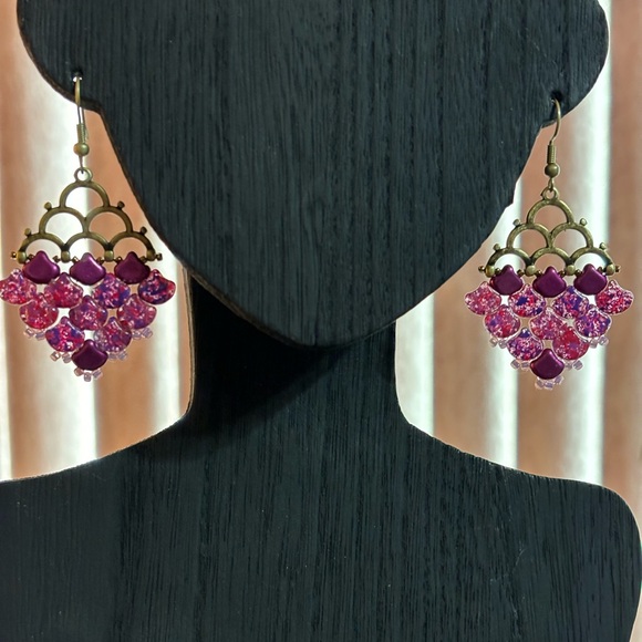 Hand crafted mermaid earrings red fuchsia Gingko beads - Picture 2 of 3